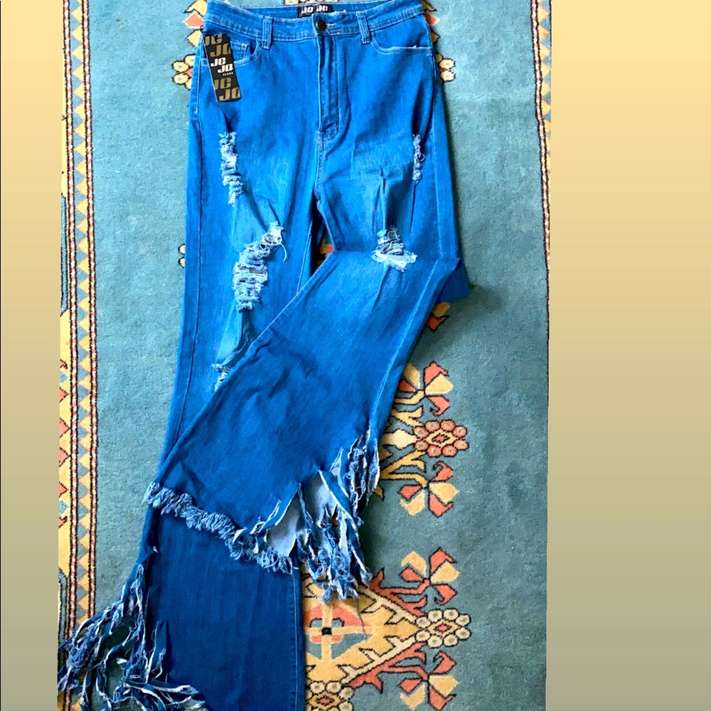 Frayed hem jeans